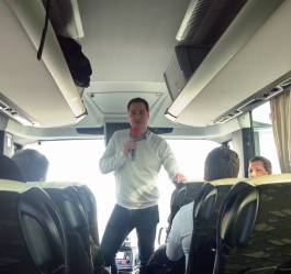 Dr. Martin Setzkorn vom ZfE im Tourbus